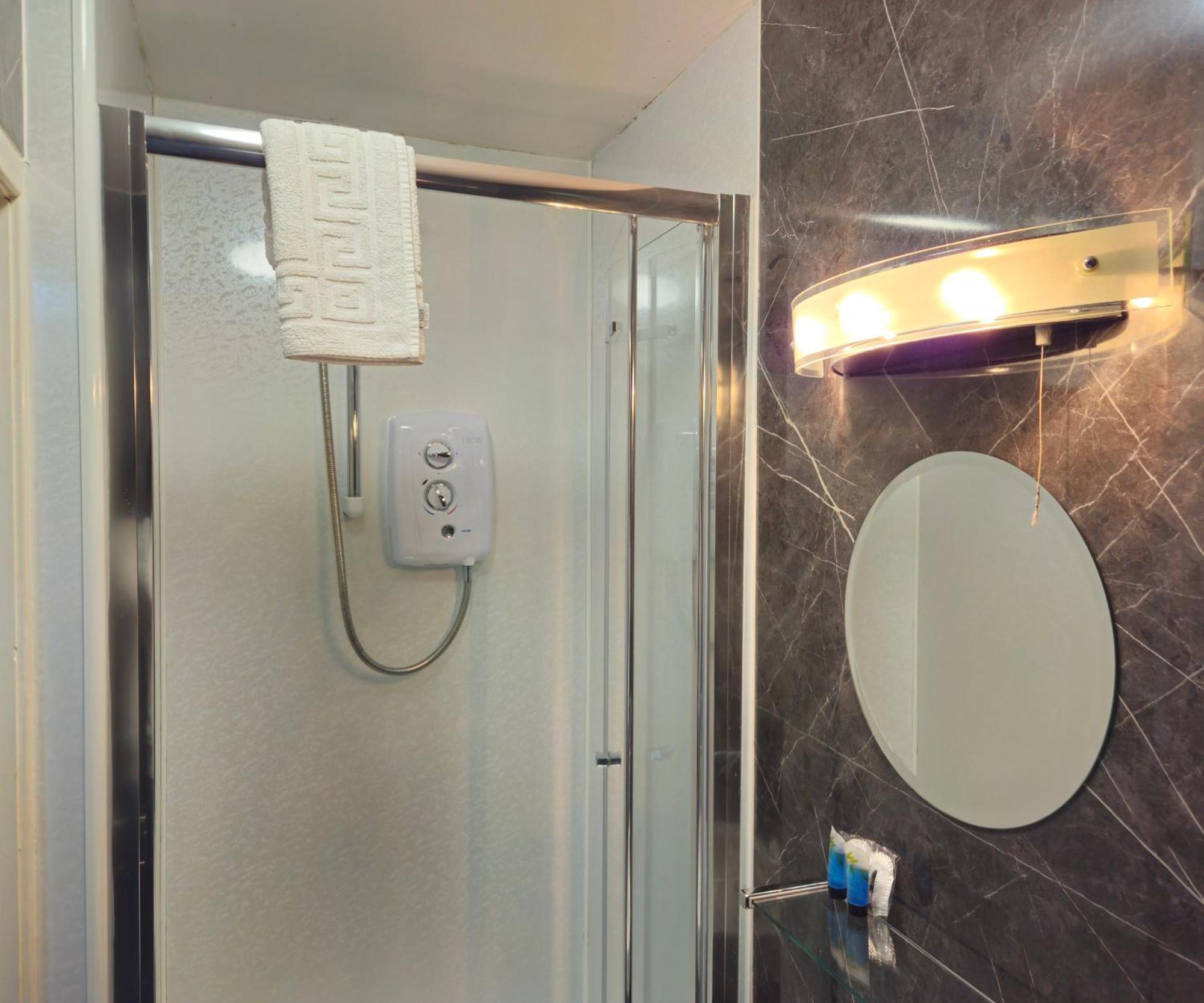 The County Hotel - Self Check-In, Ultra Fast Wi-Fi, Free Parking, Central Location Selkirk Dış mekan fotoğraf