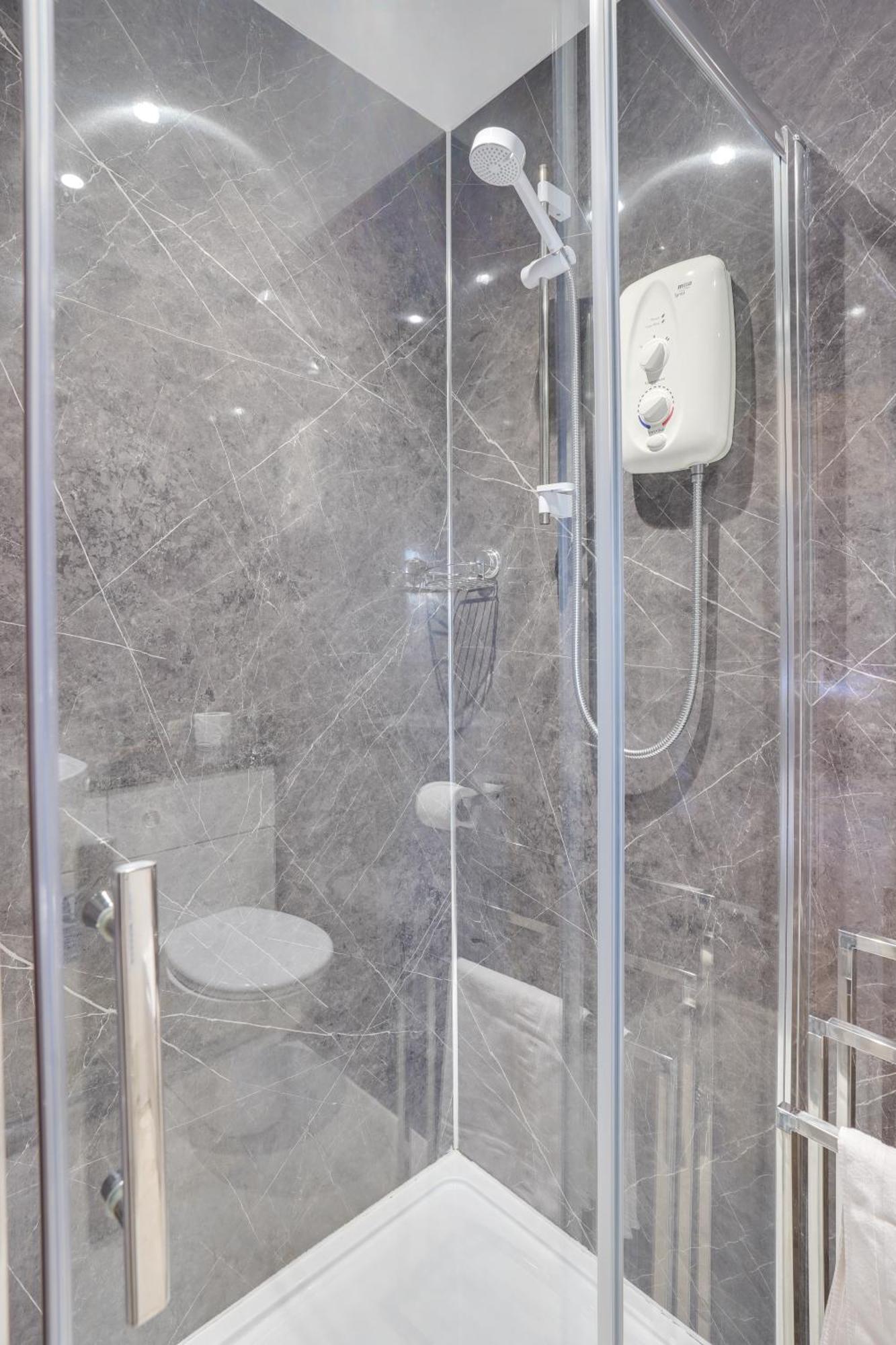 The County Hotel - Self Check-In, Ultra Fast Wi-Fi, Free Parking, Central Location Selkirk Dış mekan fotoğraf