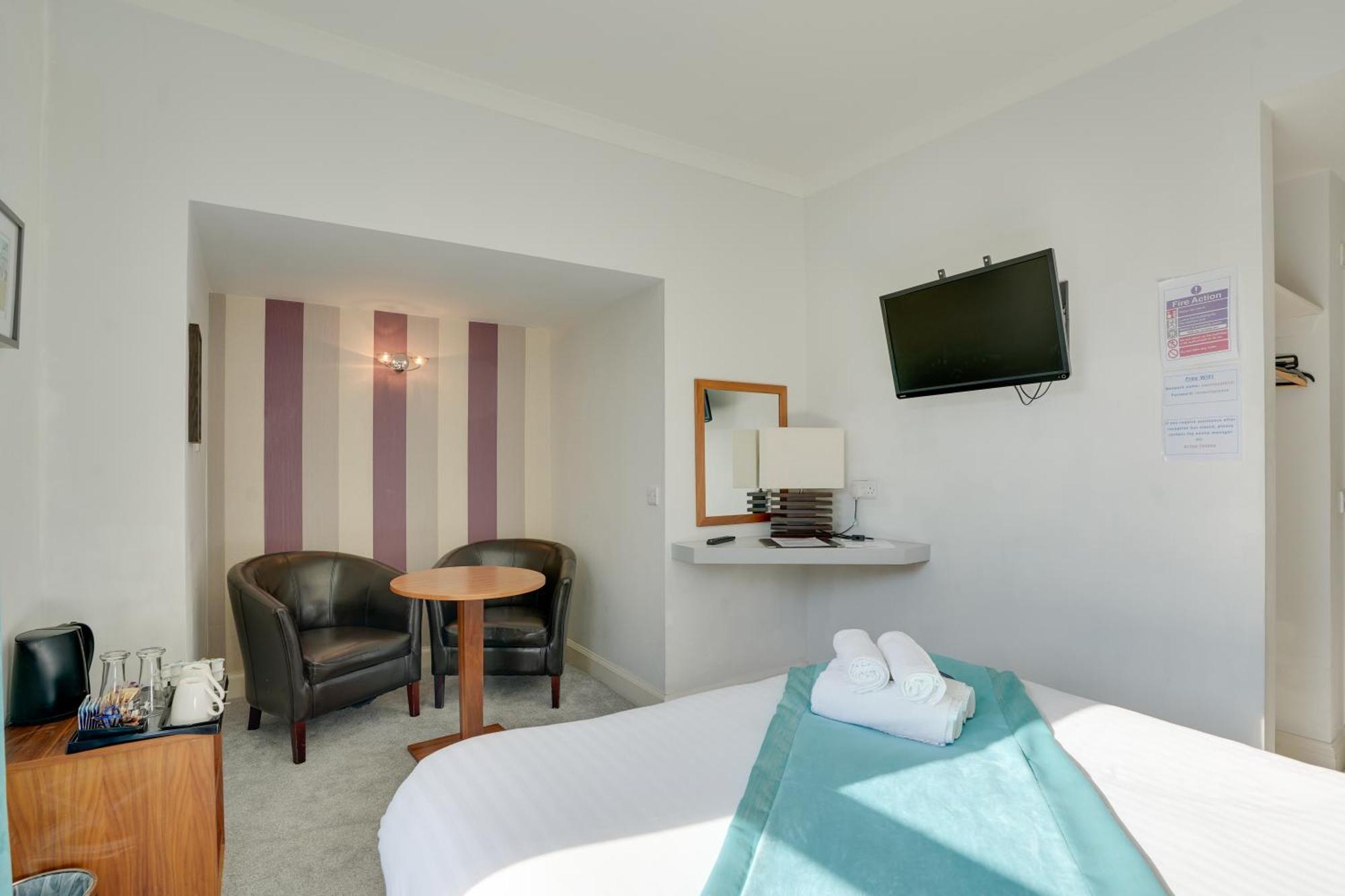 The County Hotel - Self Check-In, Ultra Fast Wi-Fi, Free Parking, Central Location Selkirk Dış mekan fotoğraf